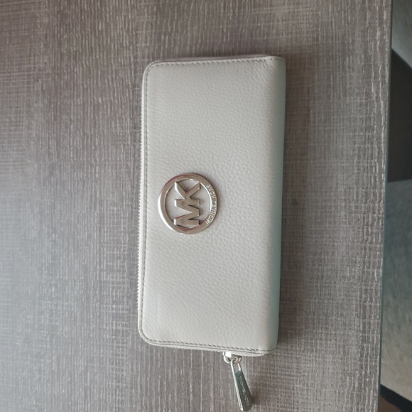 Michael Kors Pearl Gray Fulton Wallet 32S5SFTZ3L - Picture 1 of 6